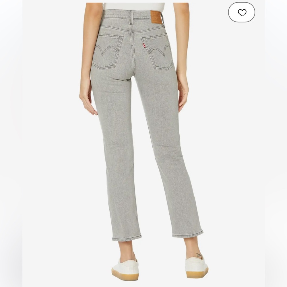 Levi’s premium wedgie straight. Light gray. Size 26 x 28 length.